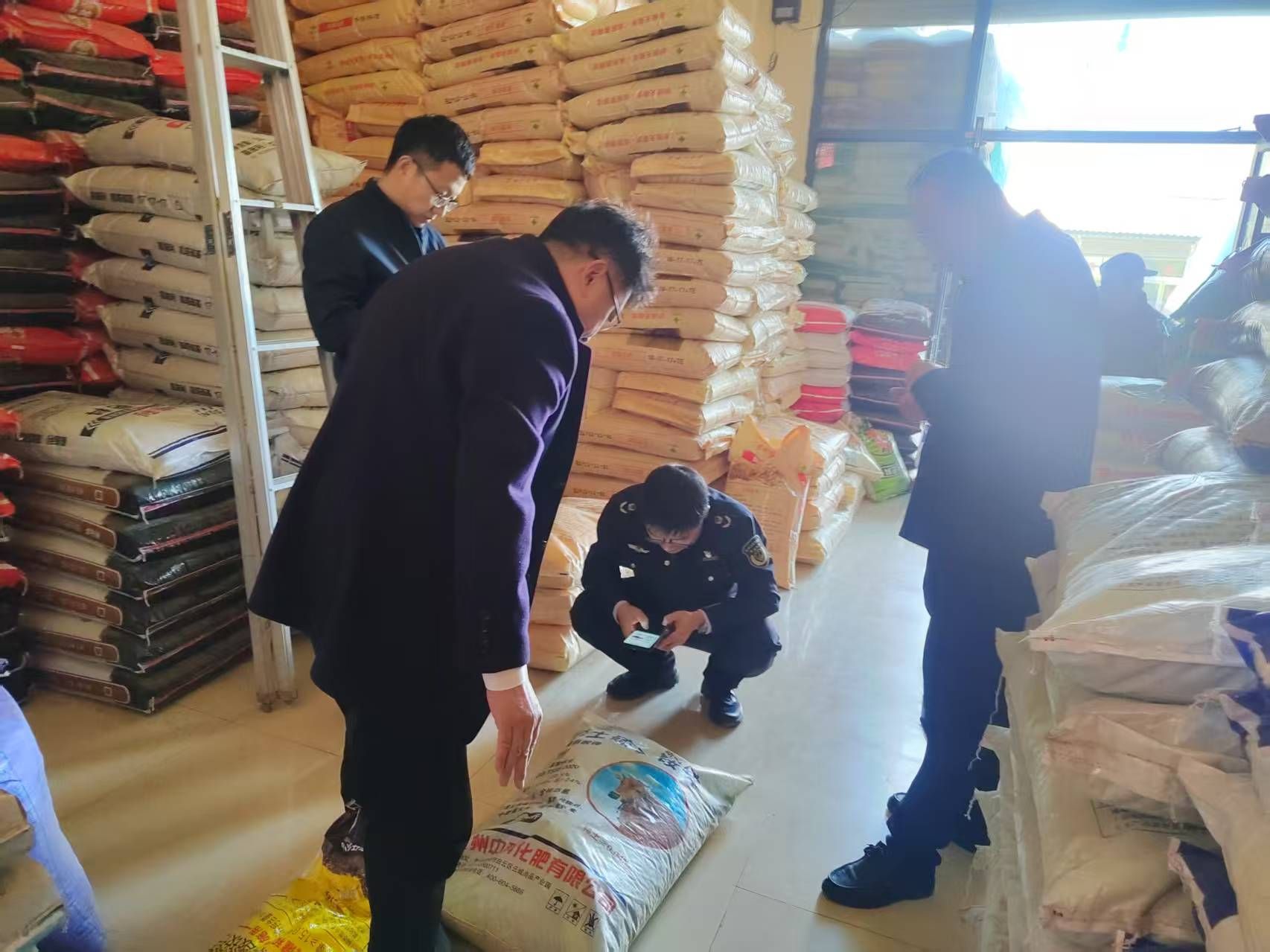 严守粮食安全底线 武山县农业农村局春季农资打假与市场管理服务双推进
